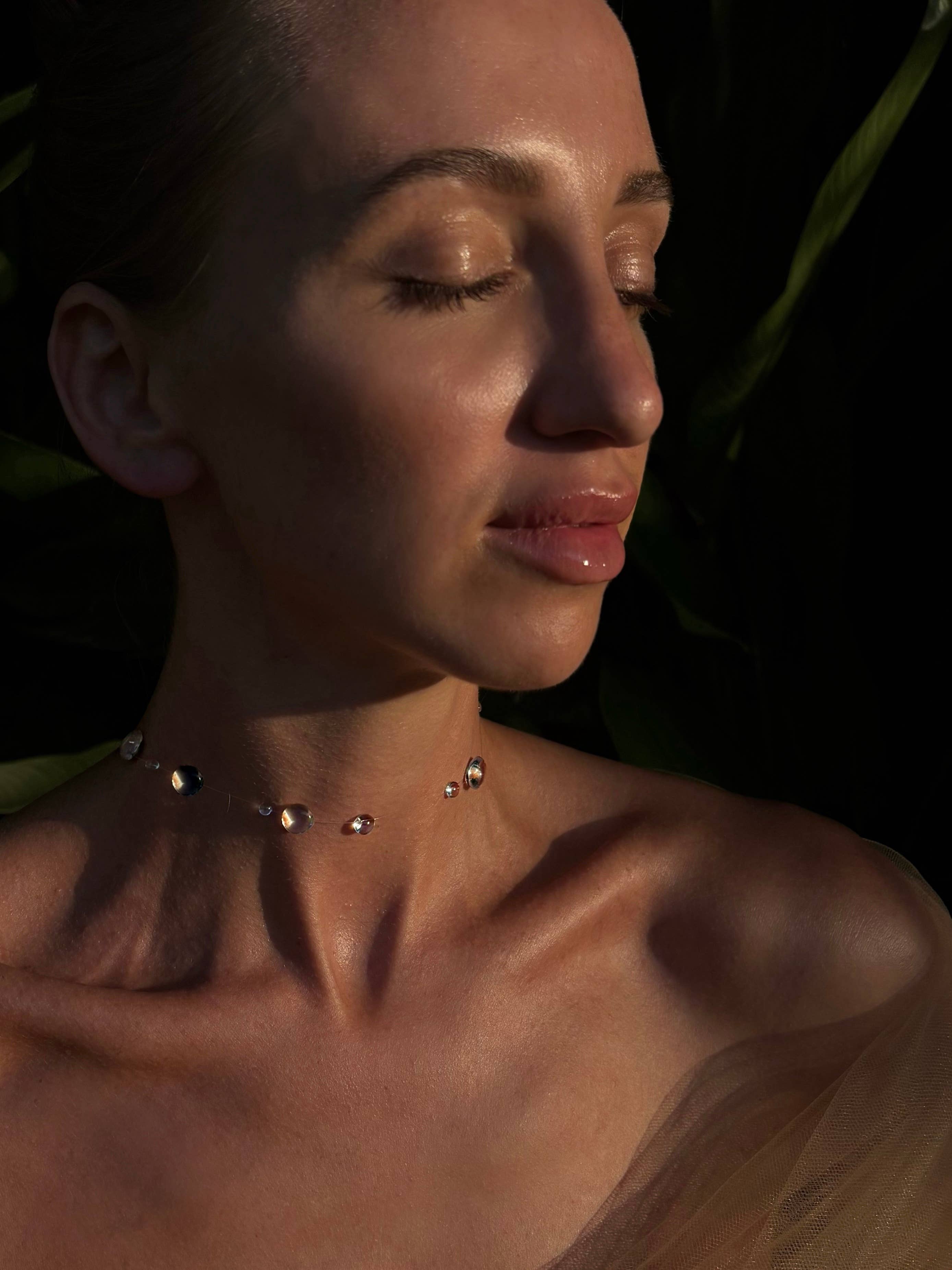 Minimalist Floating Water Drops Choker