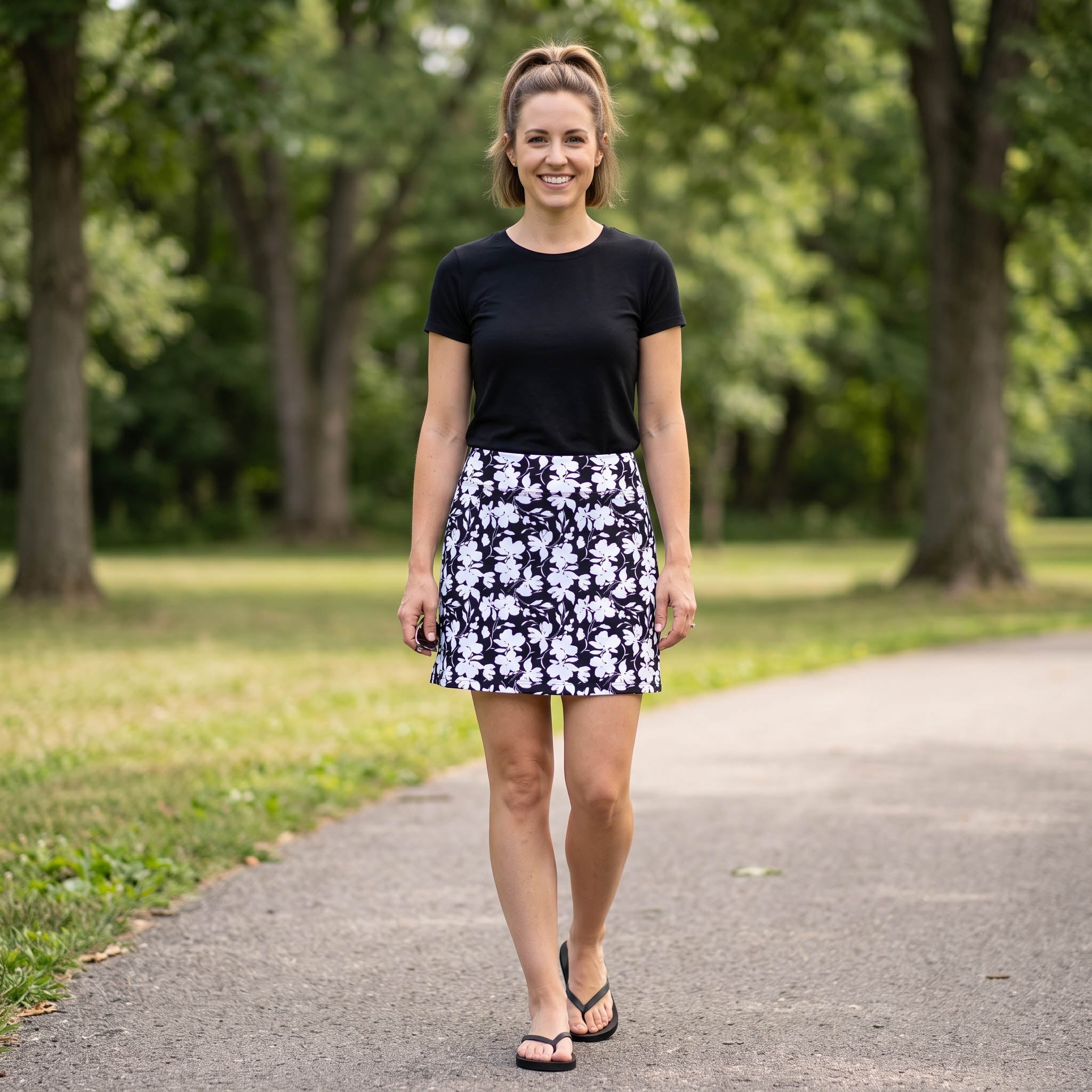 Kiawah Country Club Skort in Bermuda Blooms Black and White