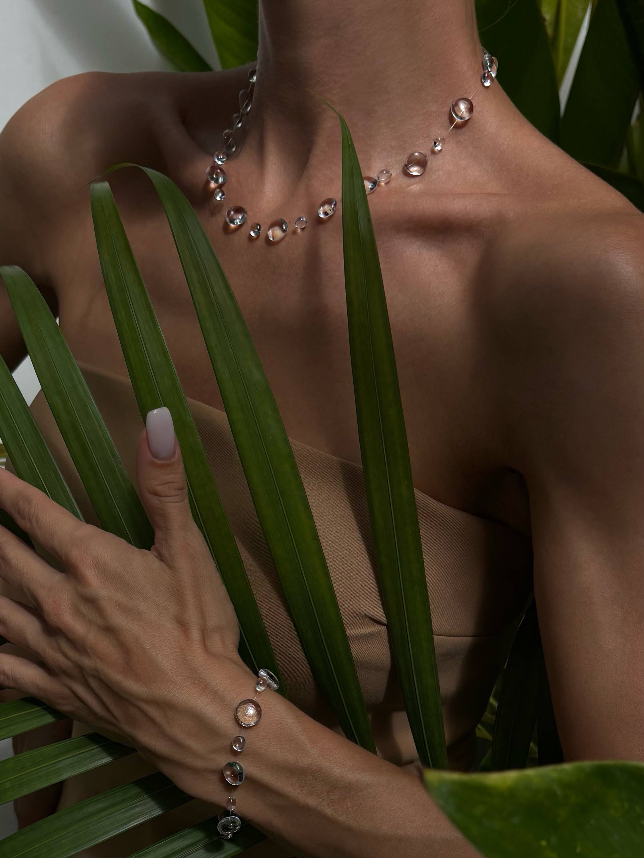 Minimalist Choker Necklace UV Resin - Floating Dew Drop