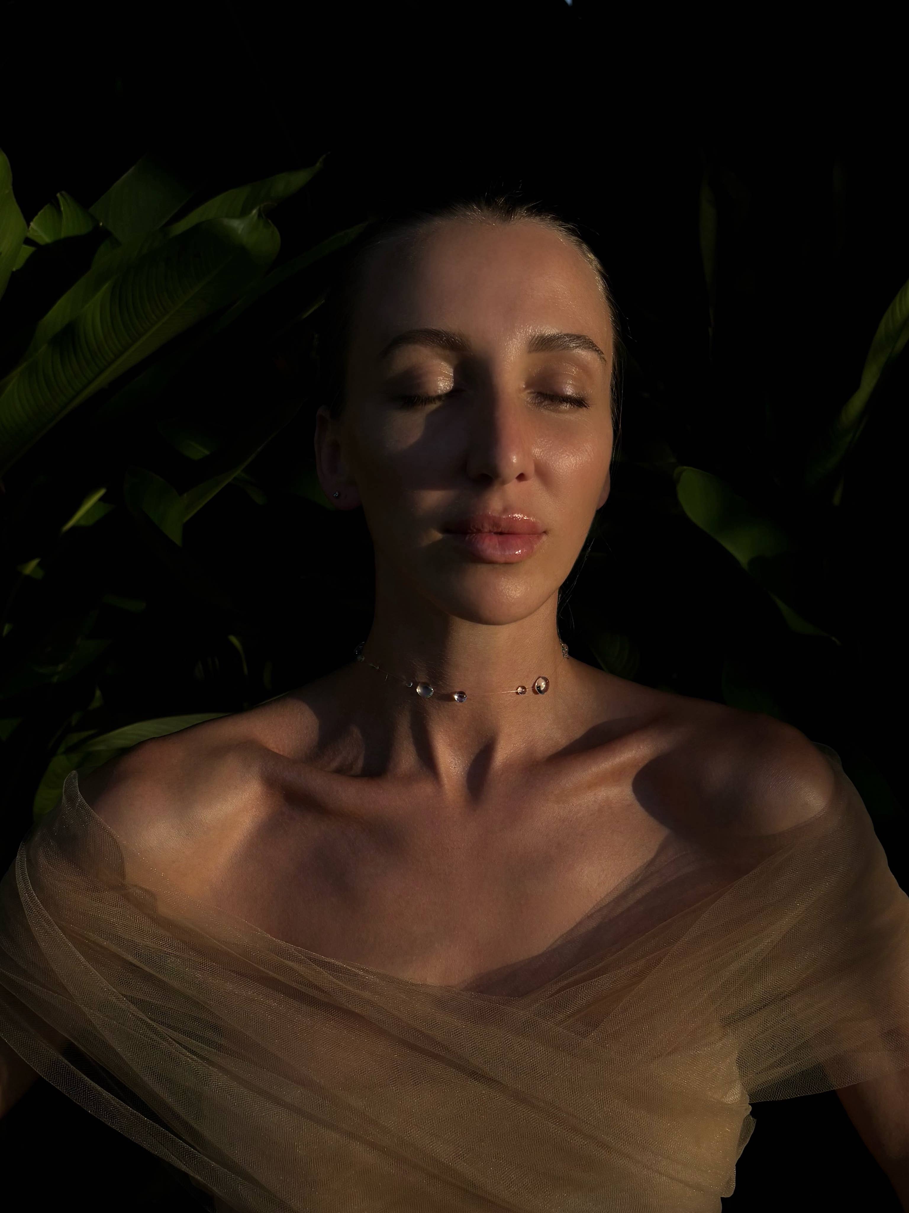 Minimalist Floating Water Drops Choker